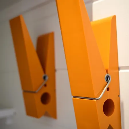 5 O Clock Somewhere ברחן